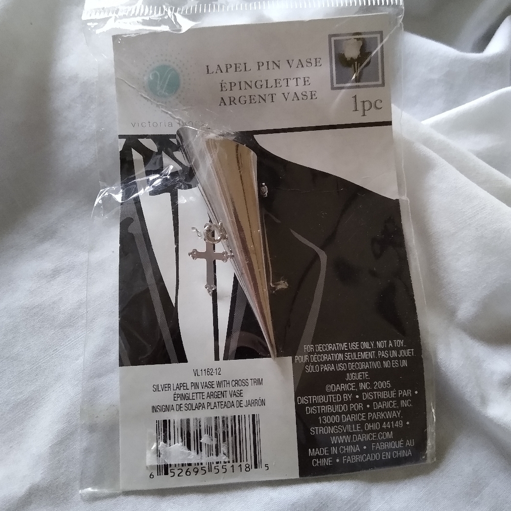 Lapel pin vase with cross